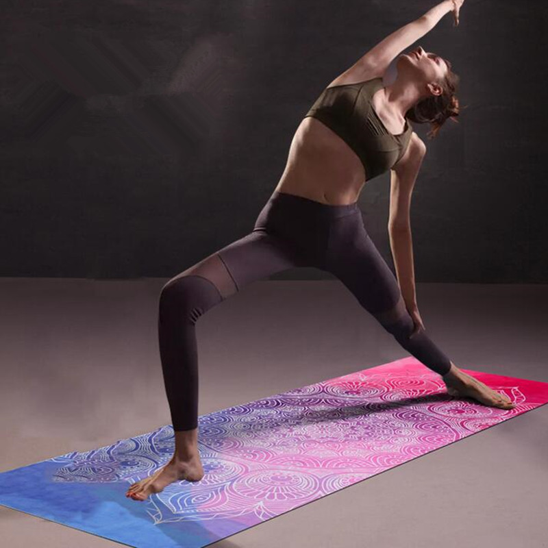 Processus de production de tapis de yoga en daim sur mesure
