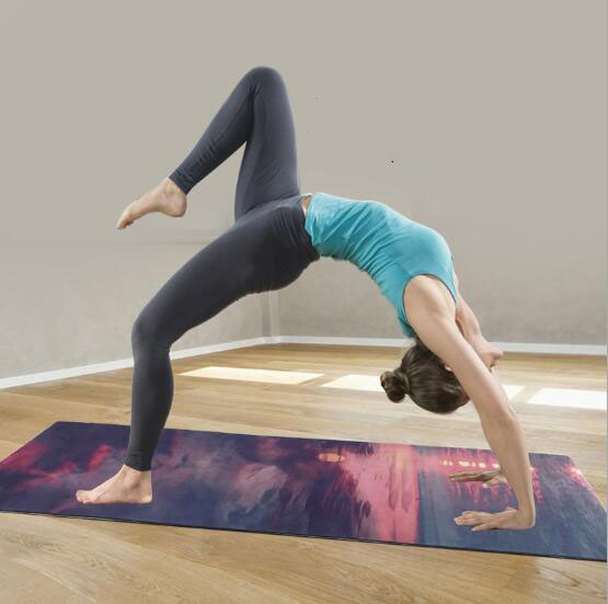 Tapis de yoga en daim avec un beau design personnalisé
